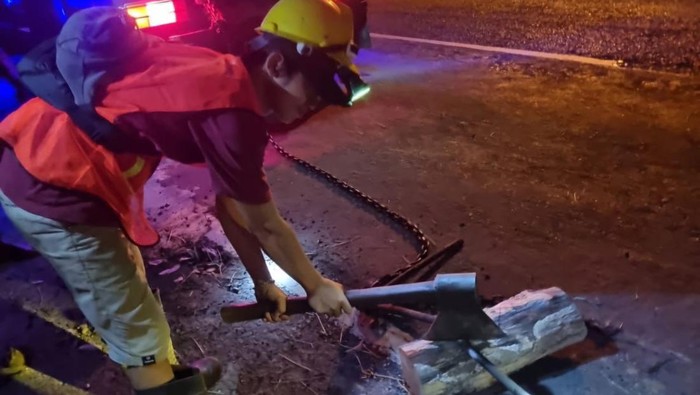 Penggalian kabel di Pacet, Mojokerto