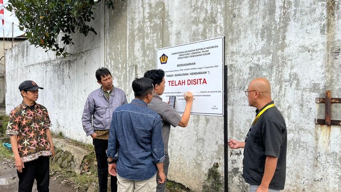 Penyitaan pabrik pengemplang pajak di Cimahi