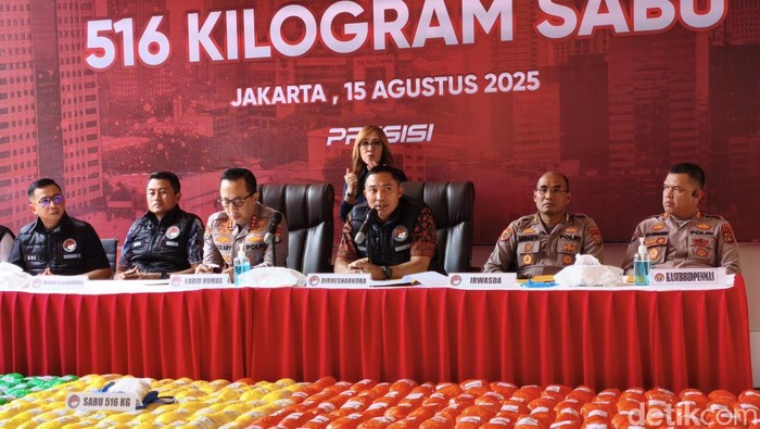 Polda Metro Jaya menyita sabu senilai setengah triliun dari jaringan internasional.