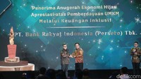 Kategori investasi dan pembiayaan ekonomi hijau, PT. Bank Rakyat Indonesia (Persero) Tbk. meraih Anugerah Ekonomi Hijau Apresiasi atas Pemberdayaan UMKM Melalui Keuangan Inklusif. 