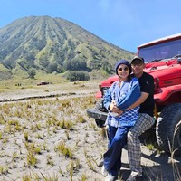 Mpok Alpa juga tak sungkan memperlihatkan kemesraan bersama sang suami, Ajie Darmaji. Foto: Instagram/@nina_mpokalpa
