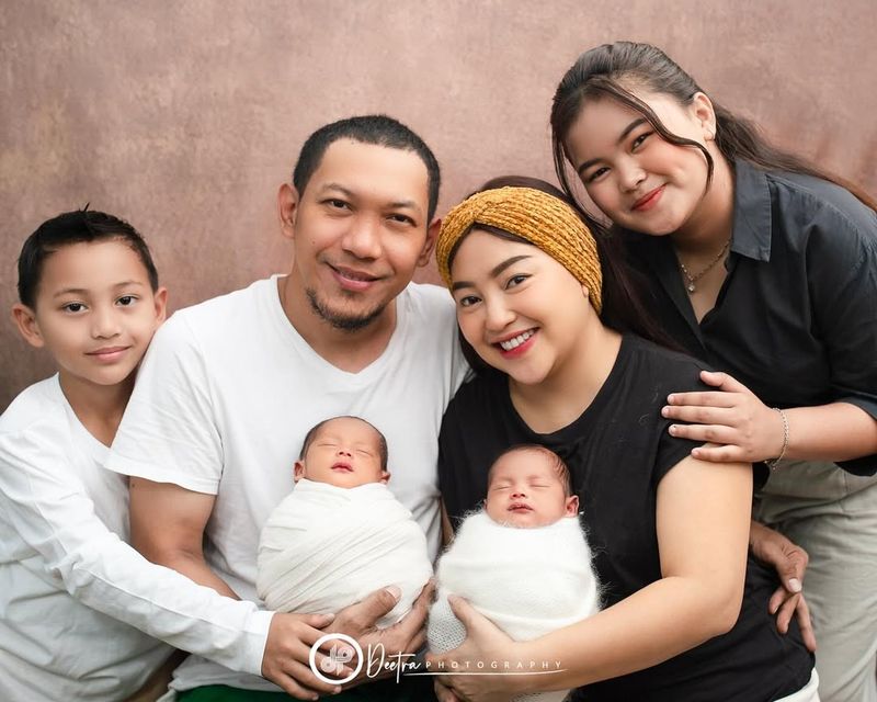 Potret Mpok Alpa dan Keluarga.