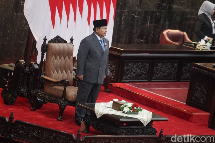 Presiden Prabowo Subianto dan Wakil Presiden Gibran Rakabuming Raka menghadiri sidang tahunan MPR di gedung Nusantara Kompleks Parlemen, Jakarta, Jumat (15/8/2025).