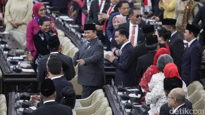 Presiden Prabowo Subianto dan Wakil Presiden Gibran Rakabuming Raka menghadiri sidang tahunan MPR di gedung Nusantara Kompleks Parlemen, Jakarta, Jumat (15/8/2025).