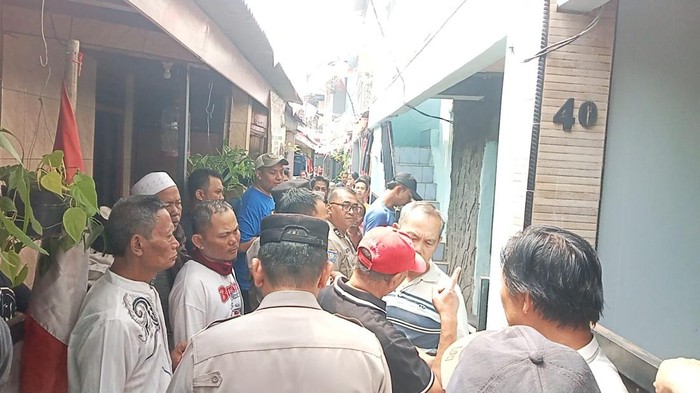 Pria di Ciputat Timur, Tangsel hampir diamuk massa usai diduga mencabuli anak tirinya.