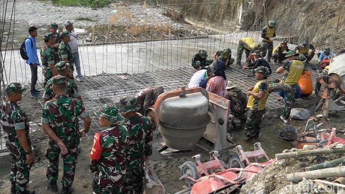 Program TNI Manunggal Membangun Desa (TMMD) di Bojonegoro