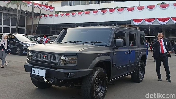 Puan Maharani naik Maung Komodo saat sidang tahunan DPR/MPR