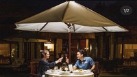 Randy Pangalila memang sering membagikan momen romantis bersama istrinya di Instagram. Termasuk ketika mereka sedang menikmati makanan bersama. Foto: Instagram @randpunk
