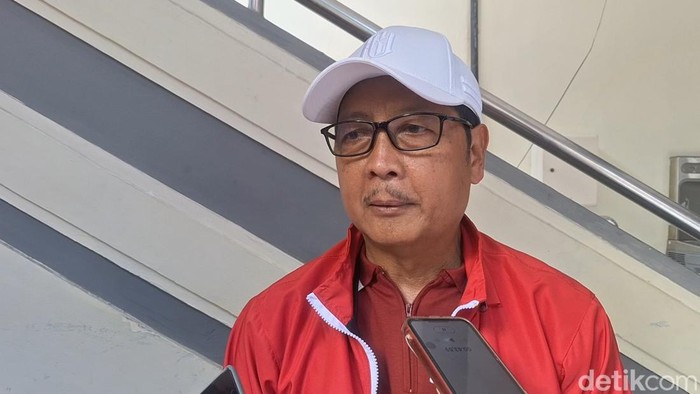 Sekda Kota Mataram Lalu Alwan Basri, saat diwawancarai di kantor wali kota, Jumat (15/8/2025).
Nathea Citra/detikBali