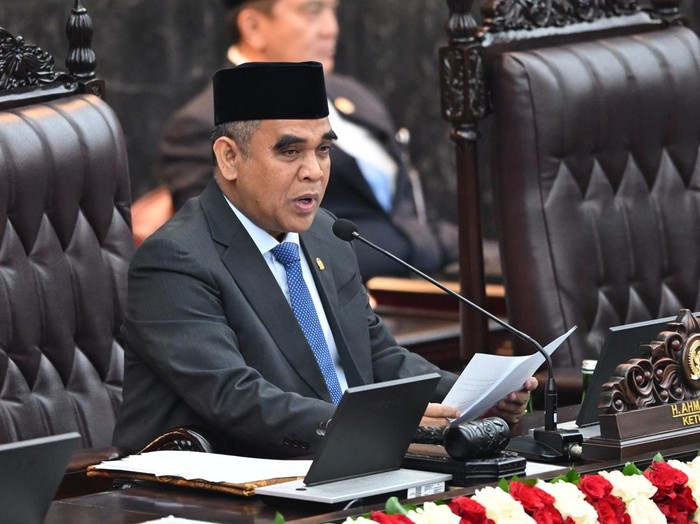 Ketua MPR Ahmad Muzani menyampaikan pidato dalam Sidang Tahunan MPR RI dan Sidang Bersama DPR-DPD RI Tahun 2025 di Gedung Nusantara, Kompleks Parlemen, Jakarta, Jumat (15/8/2025). ANTARAFOTO/Rivan Awal Lingga
