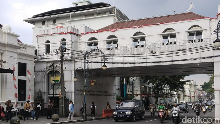 Suasana Jalan Asia Afrika Kota Bandung.