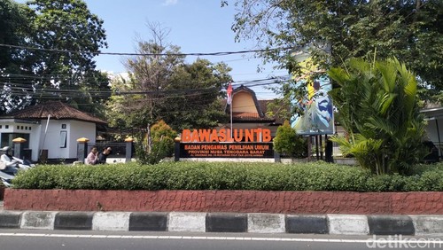 Suasana kantor Bawaslu NTB, Jumat (15/8/2025). (Ahmad Viqi/detikBali).