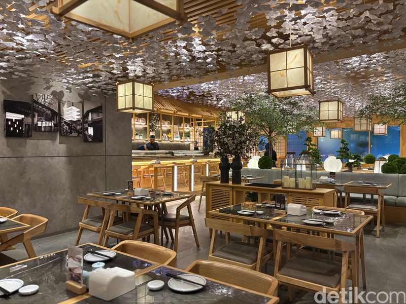 Sushi buah dari Sushi Hiro x Chalton Ciptadi.