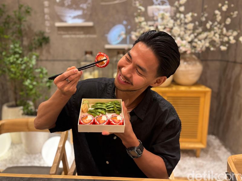 Sushi buah dari Sushi Hiro x Chalton Ciptadi.