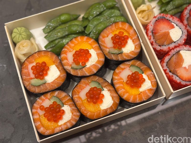 Sushi buah dari Sushi Hiro x Chalton Ciptadi.
