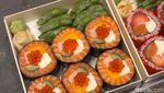 Unik! Sushi Jumbo Diisi Strawberry Jepang dan Mangga Arum Manis