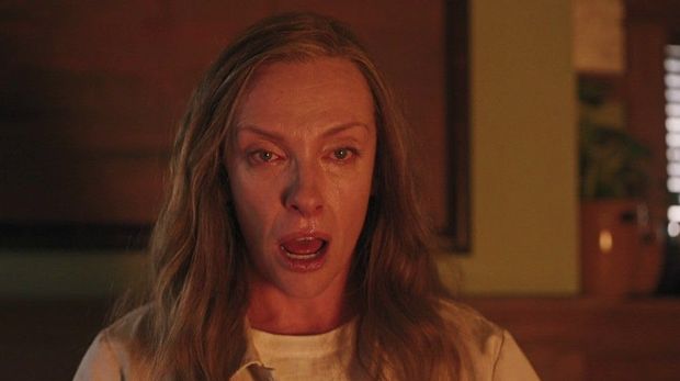 Cuplikan adegan Toni Collette di Hereditary.