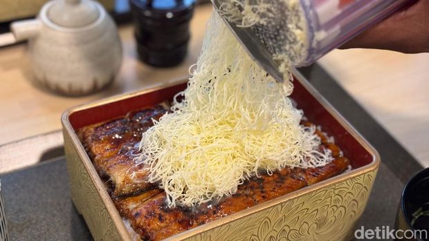 Unagi Kurofune menawarkan sajian unagi yang autentik dan lezat. Menu andalannya adalah Unagi Wagyujuu dengan Fuwa-Fuwa Butter, yang jadi favorit banyak orang.