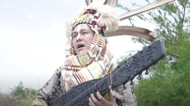 Uyau Moris. Foto: tangkapan layar YouTube