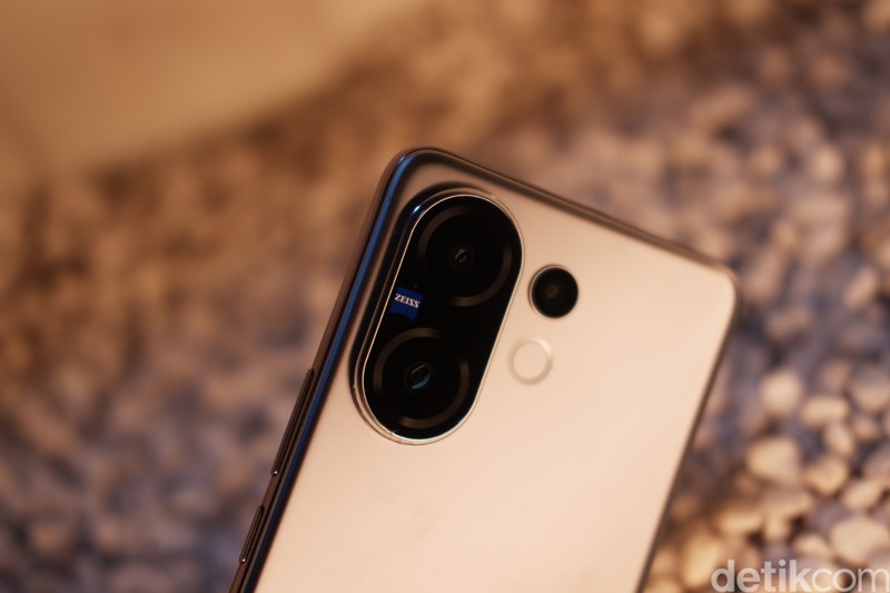 Vivo V60