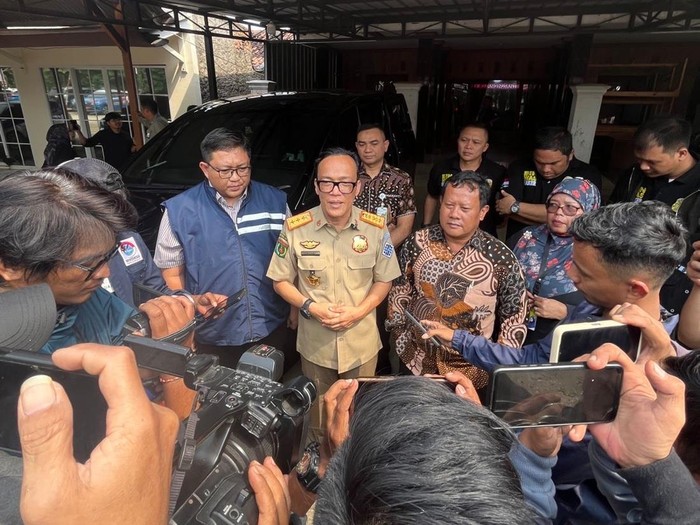 Wakil Menteri Ketenagakerjaan Immanuel Ebenezer melakukan inspeksi mendadak (sidak) ke PT Global Dimensi Metalindo di Kawasan Industri Cikarang, Kabupaten Bekasi, Kamis (14/8).