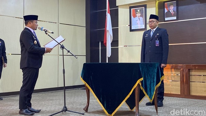 Wali Kota Parepare Tasming Hamid melantik Iwan Asaad kembali pada jabatannya sebagai Kepala Inspektorat Parepare.