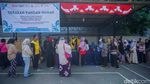 Warga Serbu Sembako Murah di Polsek Tambun