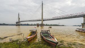 1.000 Bendera Merah Putih Berkibar Gagah di Atas Sungai Batanghari