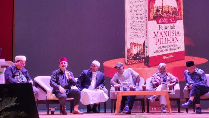 Acara peluncuran dan bedah buku Petunjuk Manusia Pilihan: Jalan Indonesia Mengakhiri Kegelapan karya Ustaz Fahmi Salim yang diselenggarakan Al Fahmu Institute di Perpustakaan Nasional RI, Jakarta, Jumat (15/8/2025)