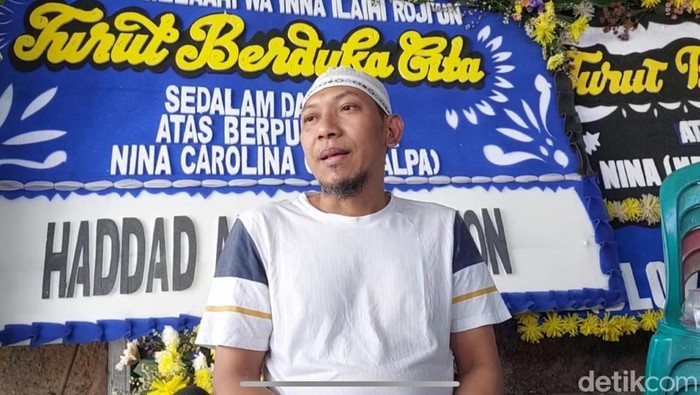 Suami Mpok Alpa, Ajie Darmaji, saat ditemui di kawasan Ciganjur, Jakarta Selatan, Sabtu (16/8/2025).