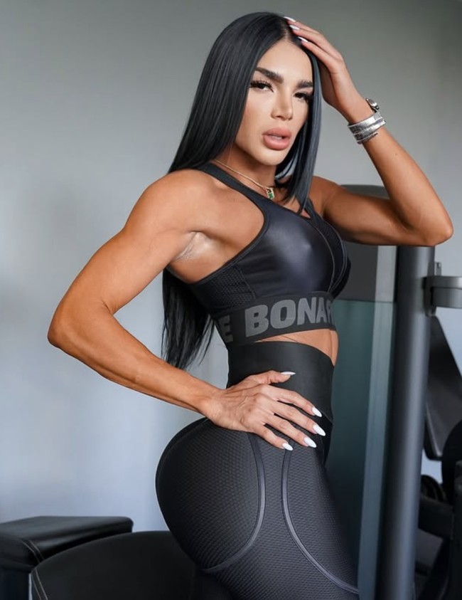 “Saya tidak merindukan bentuk tubuh lama saya sama sekali,” tegasnya.  Foto: dok. Instagram Aleira Avendano