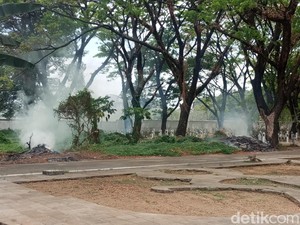Ada Pembersihan TMP, Jalan Urip Makassar Dipenuhi Asap hingga Kantor Gubernur