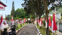 Gedung Perundingan Linggarjati yang dihias dengan bendera merah putih.
