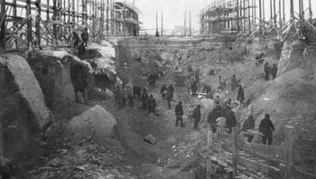 City 40: City 40 alias Ozersk adalah tempat program nuklir Uni Soviet dimulai tahun 1946. Kota ini, dengan sekitar 100.000 penduduk, memiliki kualitas hidup lebih tinggi daripada hampir di mana pun di negara ini. Namun, kota itu dihapus dari semua peta dan identitas yang tinggal di sana dihapus dari catatan. Rahasia gelapnya adalah kota ini menjadi lokasi beberapa kecelakaan nuklir, termasuk satu kecelakaan besar yang hanya dikalahkan oleh Chernobyl tingkat keparahannya. Situs ini masih beroperasi, warganya masih bekerja, pagar kawat berduri masih berdiri, dan masih menyimpan banyak bahan nuklir. Anehnya, warganya diketahui mencintai kota itu dan cara hidup mereka. Foto: Bored Panda