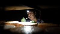 Para perempuan pembuat keju di Asturias merawat tradisi turun-temurun yang kini hanya dijalankan kurang dari 20 produsen resmi. Foto: REUTERS/Bernat Parera