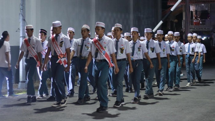 Gerak jalan HUT ke-80 RI di Takalar berlangsung hingga malam hari. Dokumen Istimewa