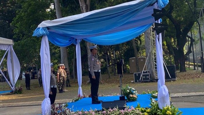 Kakorlantas Irjen Agus Suryonugroho saat memimpin apel gelar pasukan Operasi Merdeka Jaya 2025 di kawasan GBK. (Mulia Budi/detikcom)