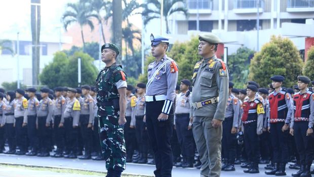 Kakorlantas Polri Irjen Agus Suryonugroho memimpin Apel Gelar Pasukan Merdeka Jaya dalam rangka pengamanan Hari Kemerdekaan ke-80 RI, Sabtu (16/8/2025).