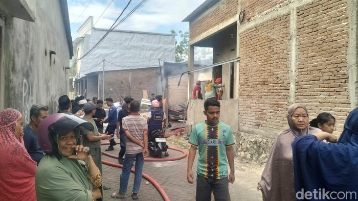 Kebakaran di Jalan Asrama Haji Sudiang, Makassar.