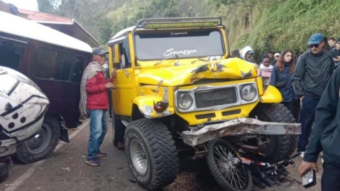Penampakan jip wisatawan Bromo yang kecelakaan di  wilayah Bukit Kingkong, Dusun Kedaluh, Desa/Kecamatan Tosari, Kabupaten Pasuruan