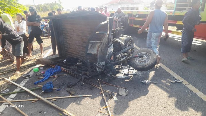 Kecelakaan Tossa vs truk di Jember tewaskan 4 orang