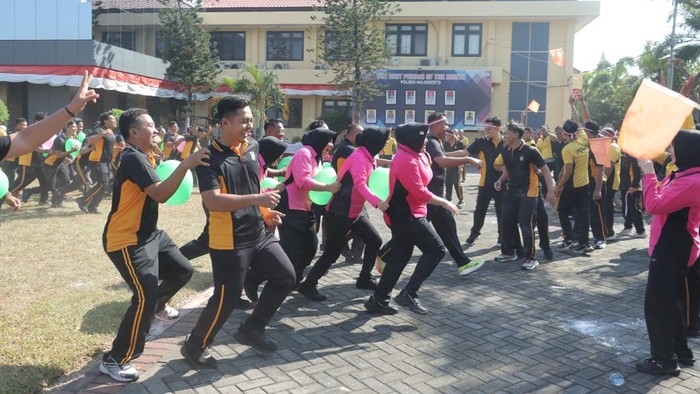 Keseruan perlombaan di Polres Mojokerto sambut HUT ke-80 Kemerdekaan RI.