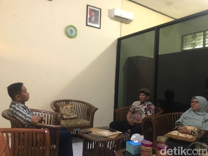 Ketua Komisi IV DPRD Boyolali, Suyadi, sidak ke SMPN 2 Teras, terkait aduan warga soal seragam sekolah, Sabtu (16/8/2025).