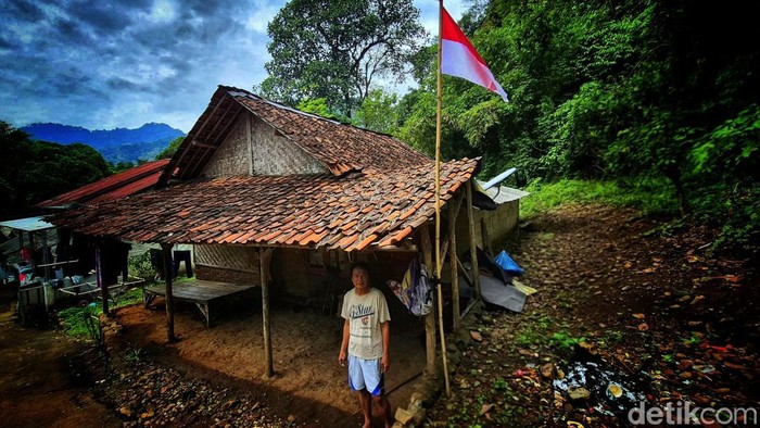 Kondisi rumah reyot Ijang di Sukabumi yang ikut rayakan kemerdekaan.