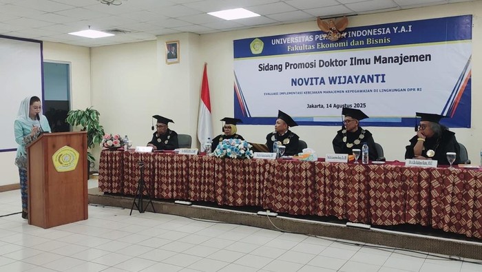 Legislator Novita Raih Gelar Doktor