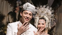 Penyanyi Adikara menjalani Ramadan pertama sebagai suami dari Nazla Alifa. Pelantun Primadona itu menikah pada 16 Agustus 2025. (Foto: Instagram/@nazlaalifa)