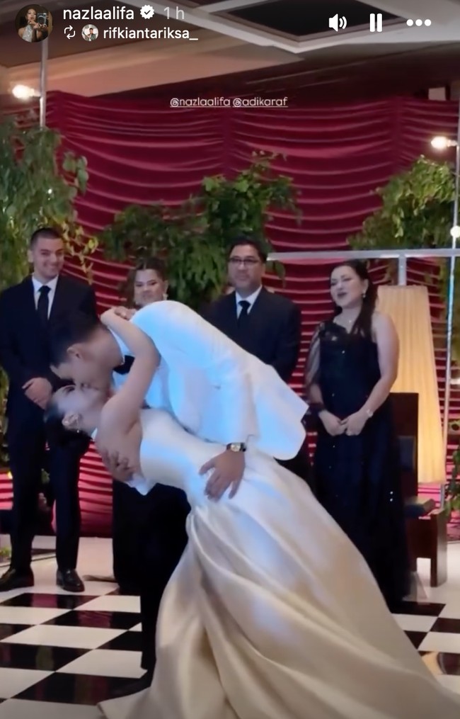 Di acara resepsi Nazla dan Adikara tampak berdansa sambil memamerkan kemesraan mereka sebagai pengantin baru. Foto: Instagram/@nazlaalifa
