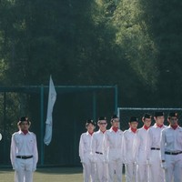 BCL tengah berbangga karena putra semata wayangnya, Noah Sinclair terplih menjadi pemimpin upacara di sekolahnya. Melalui akun Instagram pribadi, BCL memamerkan foto-foto Noah saat memimpin upacara. Foto: Instagram/@itsmebcl