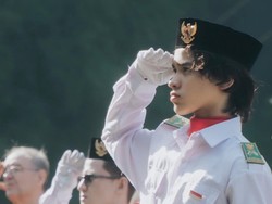 7 Foto Noah Putra BCL Jadi Pemimpin Upacara, Ganteng Berseragam Paskibra