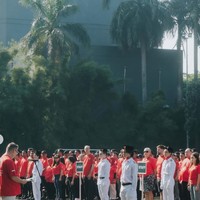 Di keterangan unggahannya BCL mengaku terharu sekaligus bangga melihat putranya tersebut. Hari ini… melihat Noah berdiri tegak memimpin upacara kemerdekaan di sekolahnya.. Haru & bangga… momen yang akan aku simpan selamanya, tulis BCL. Foto: Instagram/@itsmebcl